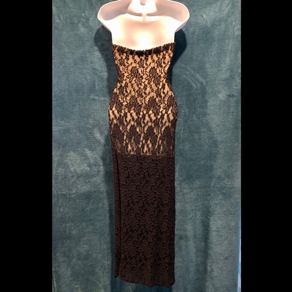 EUC Sexy Strapless Lacy Dress 🔥 - Picture 2 of 2